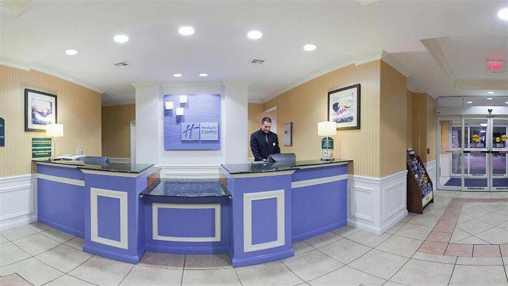 Holiday Inn Express Hotel & Suites Wichita Airport By Ihg Esterno foto
