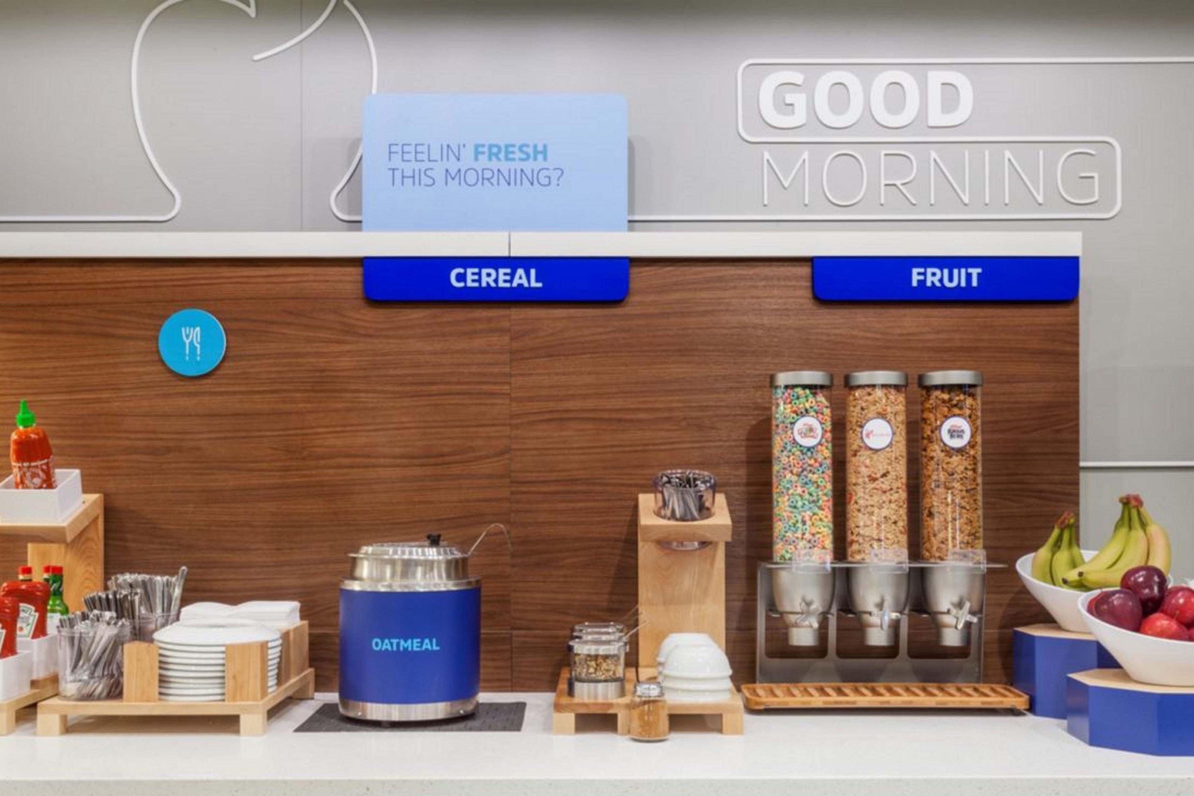 Holiday Inn Express Hotel & Suites Wichita Airport By Ihg Esterno foto