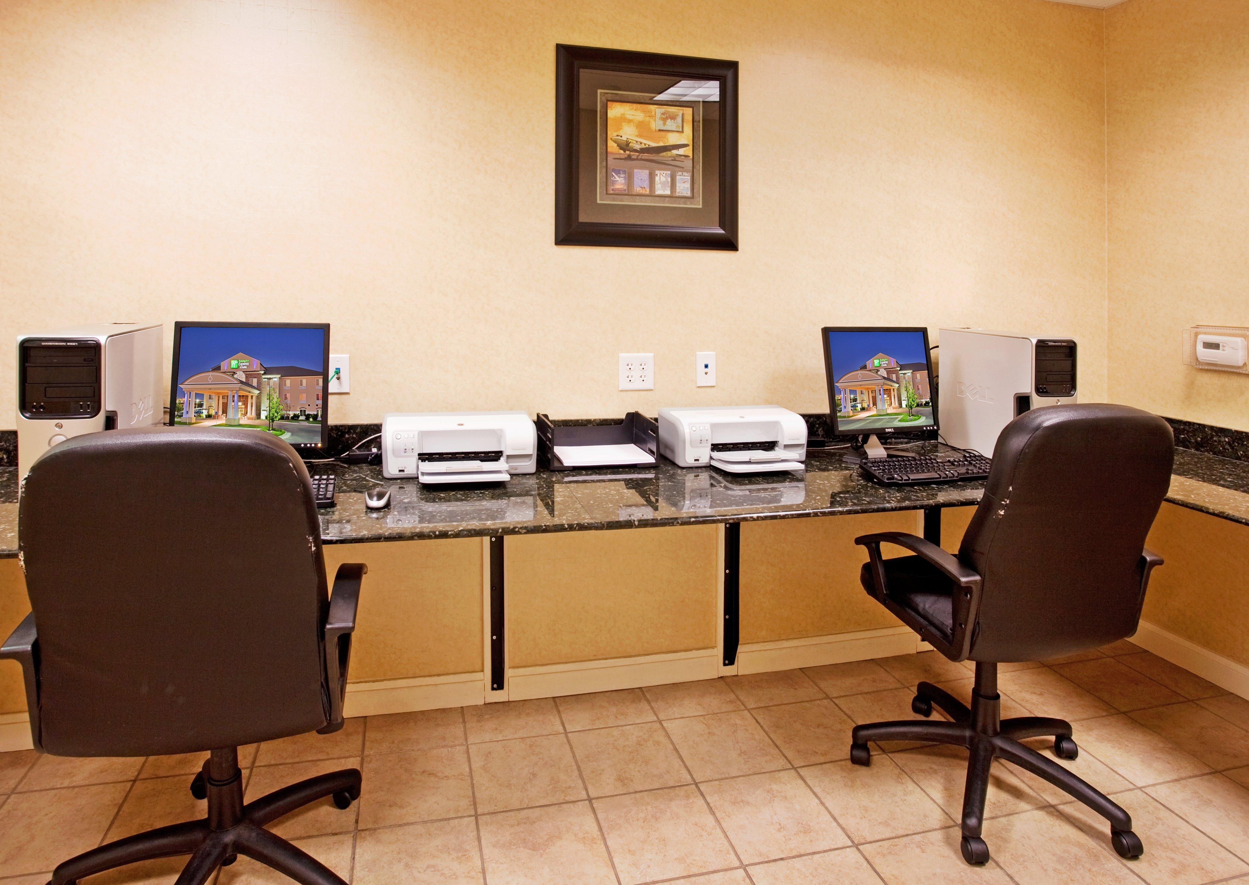 Holiday Inn Express Hotel & Suites Wichita Airport By Ihg Esterno foto